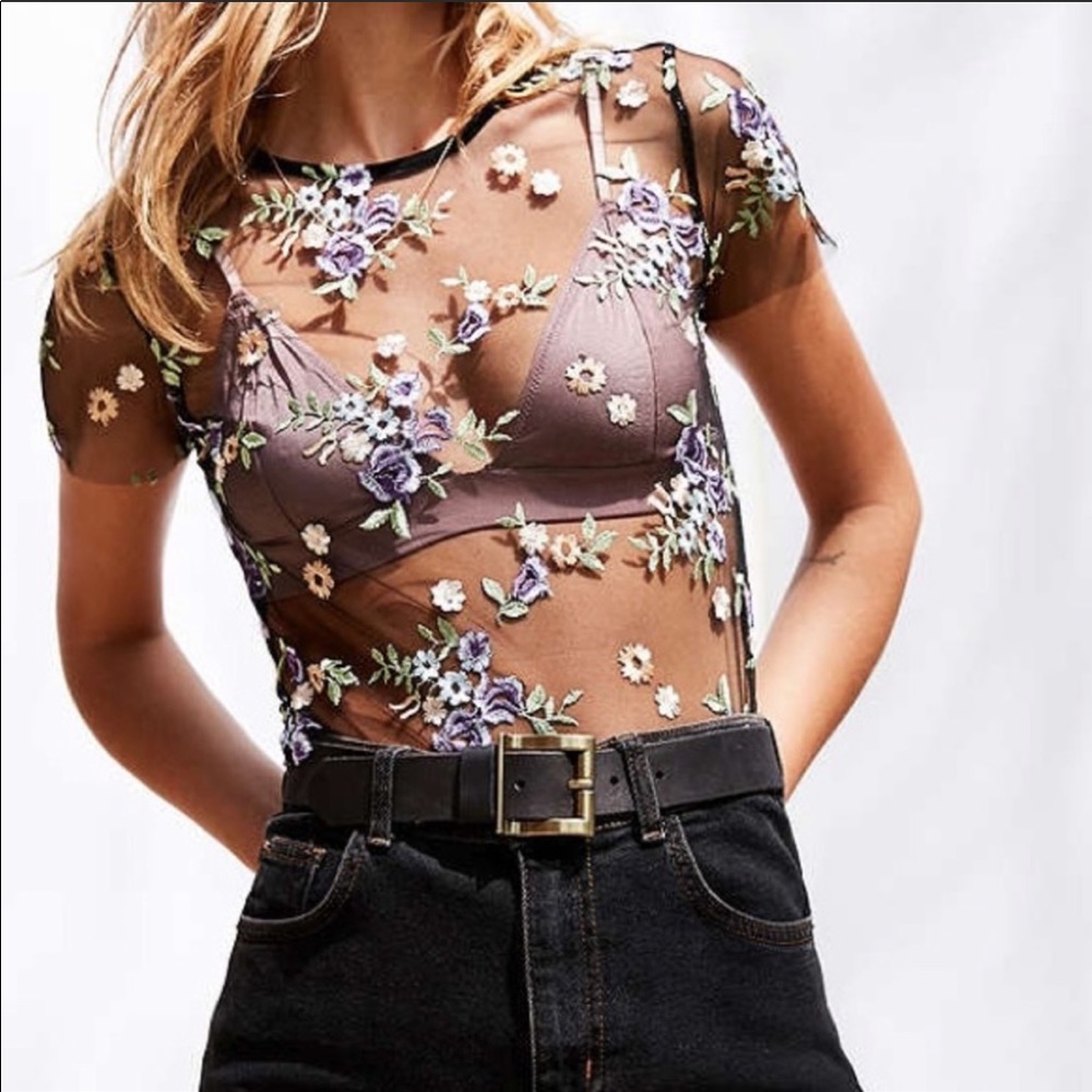 Urban Outfitters sheer floral top. NWT 🌸💐 - Picture 2 of 5
